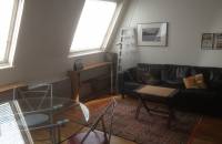 Paris, Appartement très calme , 2 ème et dernier étage