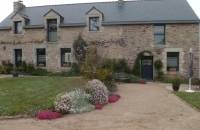 Maison mitoyenne à la campagne dans un petit village