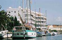 Appartement sur canal portuaire au 4ème et dernier étage à Rosas (Costa Brava)