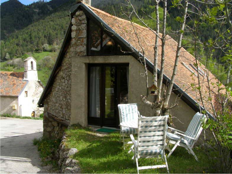 Jolie maison confortable et chaleureuse dans le Haut-Diois, à la rencontre des Alpes et de la Proven