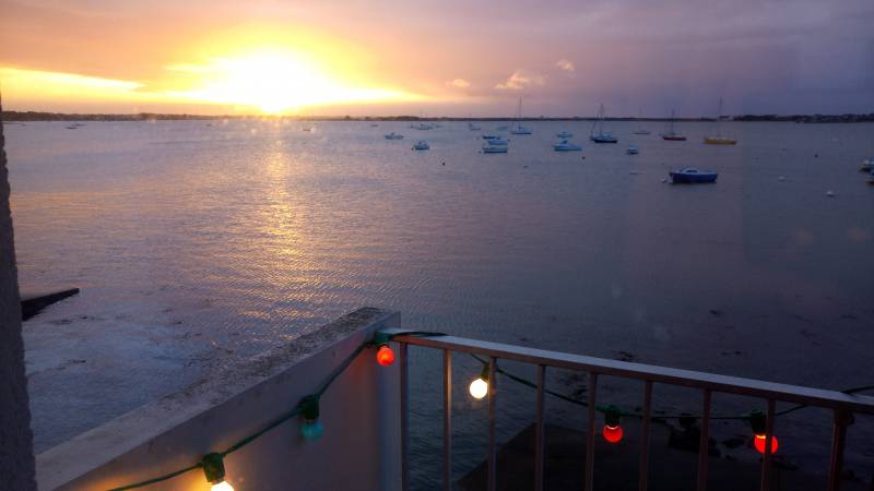 Studio les pieds dans l eau balcon sur mer