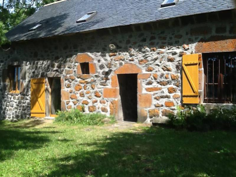 Maison d 'alpage vue sur le Puy Mary