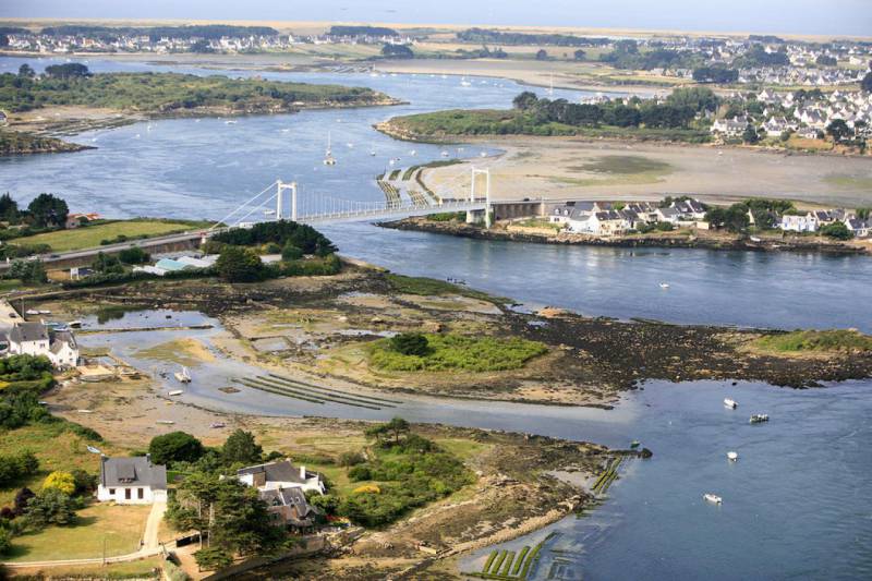 Maison  indépendante en pierres ,entièrement rénovée,sur la Ria d'ETEL