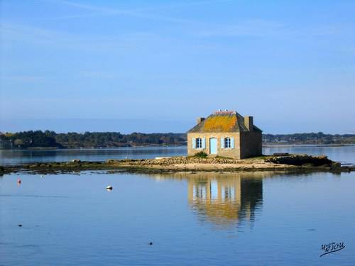 Maison  indépendante en pierres ,entièrement rénovée,sur la Ria d'ETEL