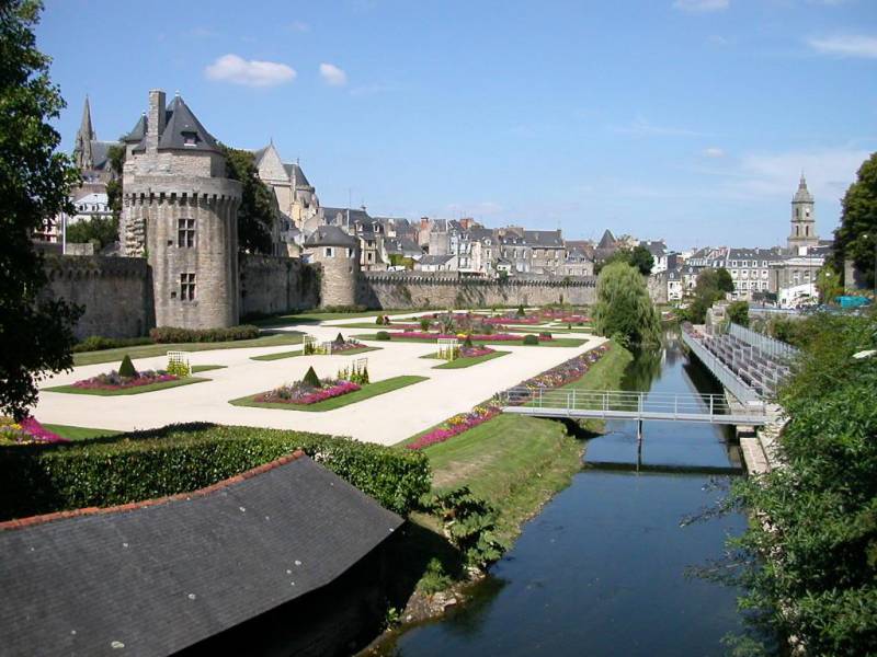 Maison  indépendante en pierres ,entièrement rénovée,sur la Ria d'ETEL