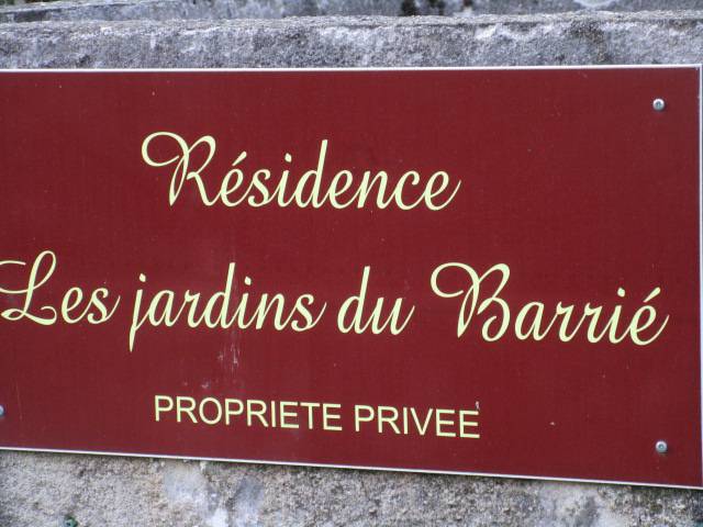 appartement dans résidence avec parc privatif à 150M des cures thermales,  250M des pistes de ski