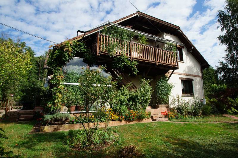 Appartement indépendant dans une grande maison des Vosges à proximité de montagnes boisées