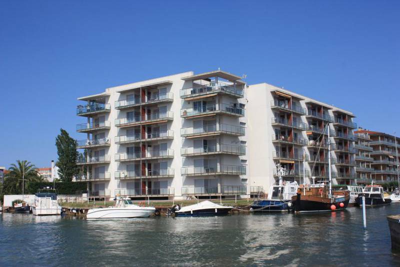 appartement moderne en bordure des canaux, 900m de la mer