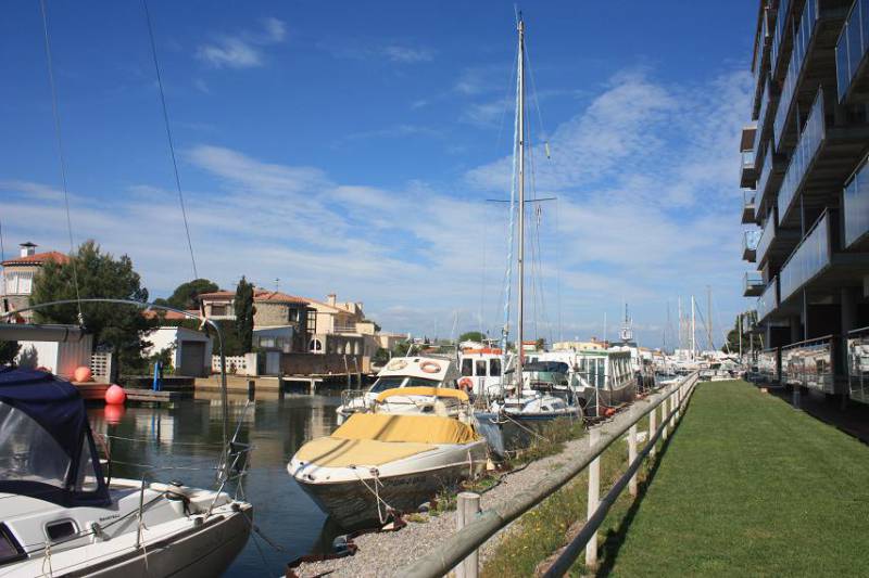 appartement moderne en bordure des canaux, 900m de la mer