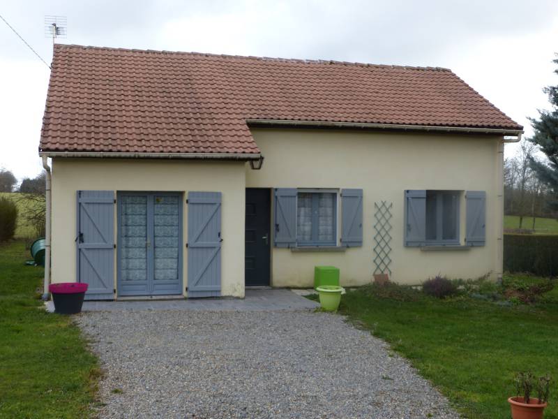 Maison independante en AUVERGNE sur terrain arboré clos à  proximité de tous commerc es