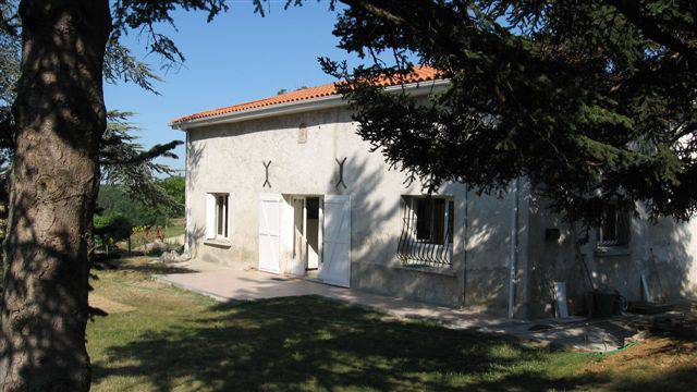 maison individuelle à la campagne .beau panorama au calme