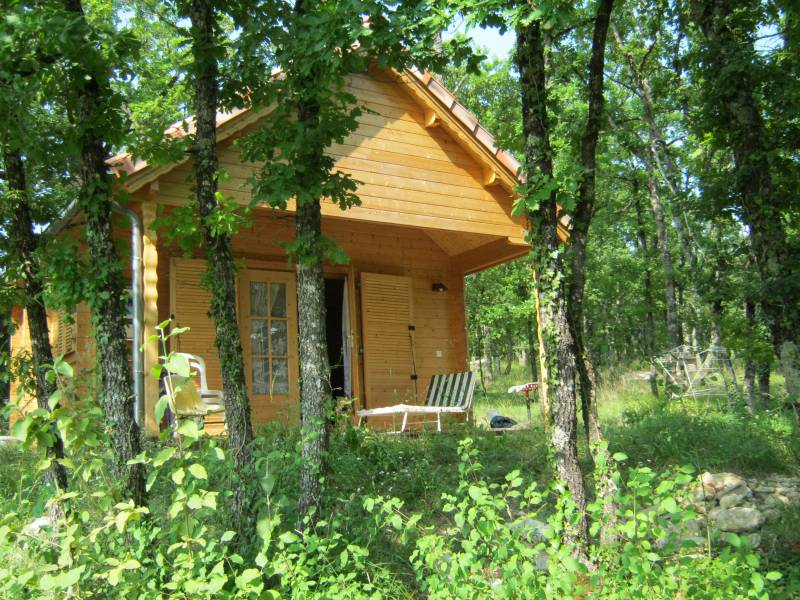 chalet équipé dans les bois du quercy..