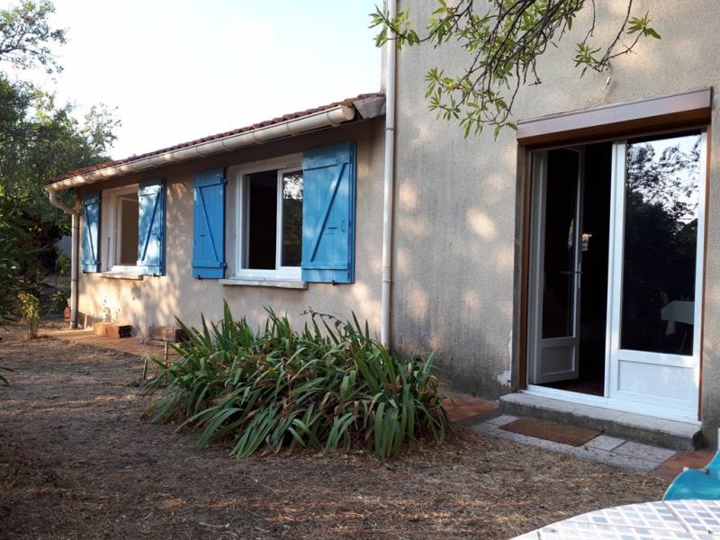 agréable maison avec jardin dans un village catalan typique