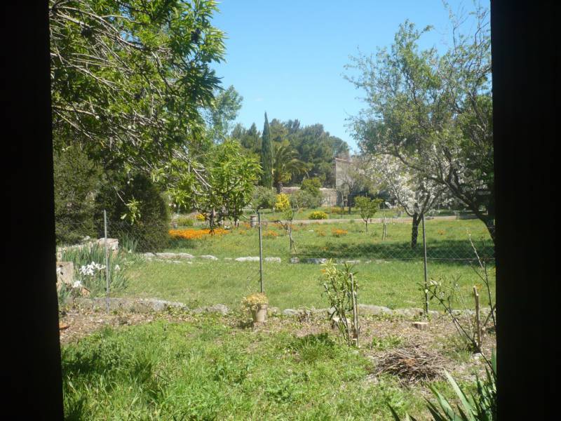 agréable maison avec jardin dans un village catalan typique