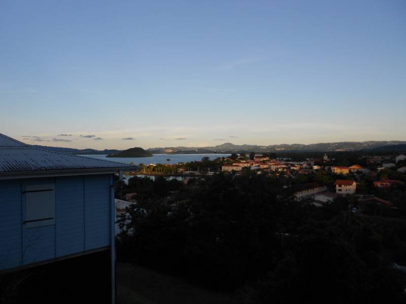 Appartement avec jolie vue dégagée sur campagne, village et mer